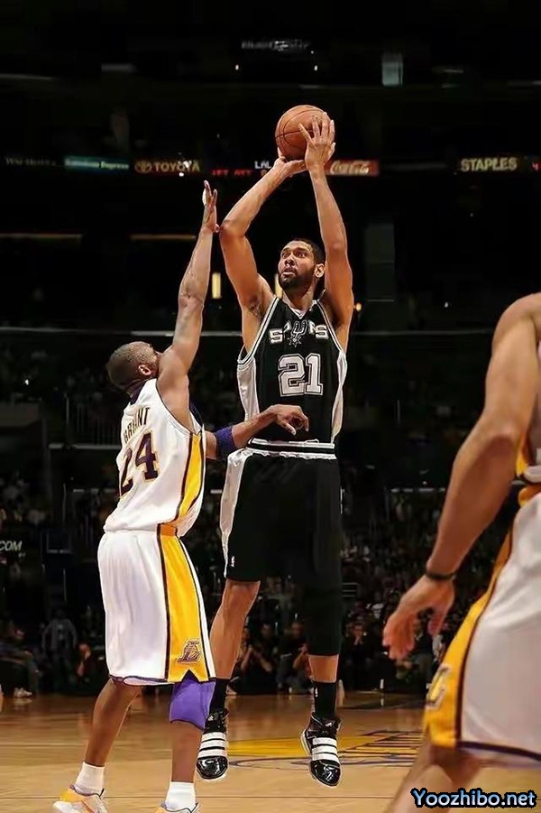 蒂姆-邓肯:NBA75大巨星榜单上的<a href=/basketball/spurs/ target=_blank class=infotextkey>马刺</a>传奇