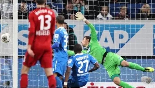 在04/05赛季的<a href=/football/ouguan/ target=_blank class=infotextkey>欧冠</a>半决赛上就有这样的一幕