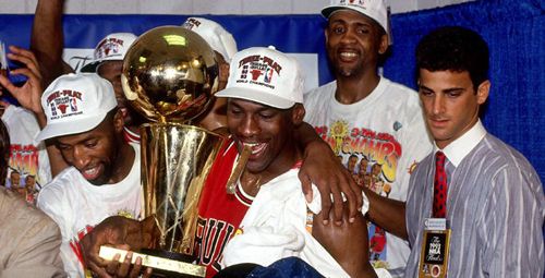 <a href=/basketball/bulls/ target=_blank class=infotextkey>公牛</a>完成三连冠伟业